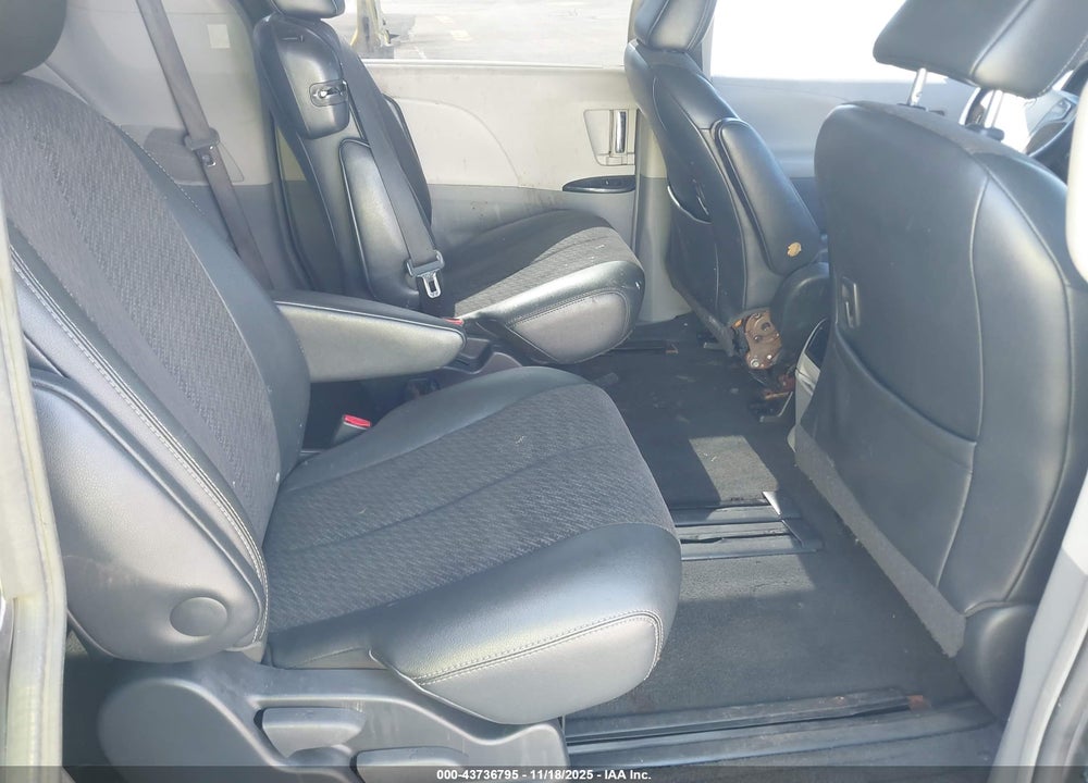 2011 TOYOTA SIENNA SE VIN: 5TDXK3DC4BS092602