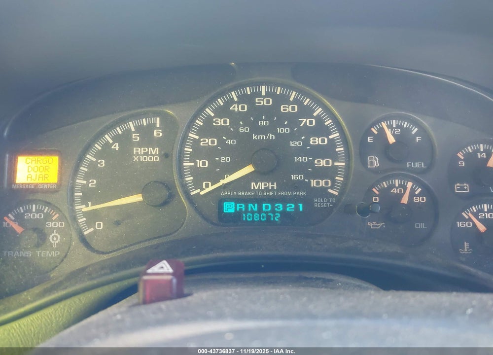2001 CHEVROLET SUBURBAN 2500 LT VIN: 3GNGK26G81G214845