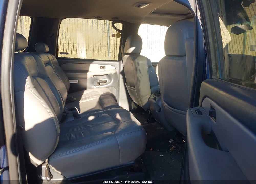 2001 CHEVROLET SUBURBAN 2500 LT VIN: 3GNGK26G81G214845
