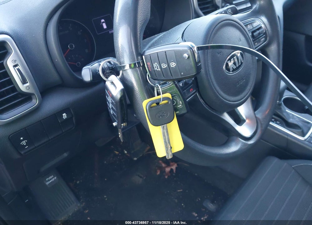 2018 KIA SPORTAGE LX VIN: KNDPMCAC0J7352596