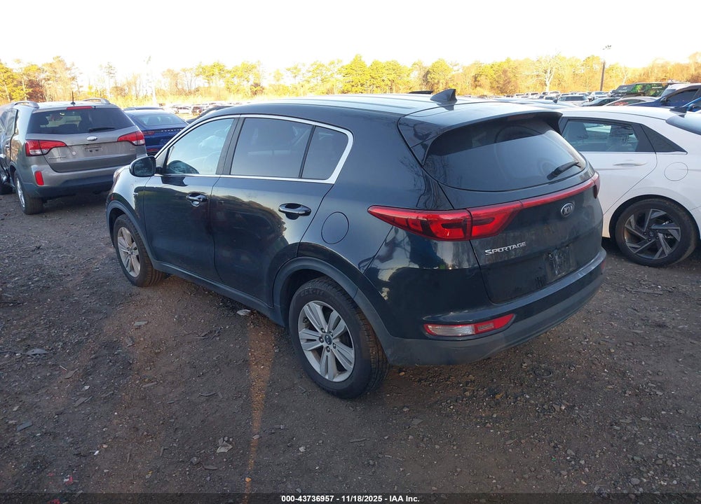 2018 KIA SPORTAGE LX VIN: KNDPMCAC0J7352596
