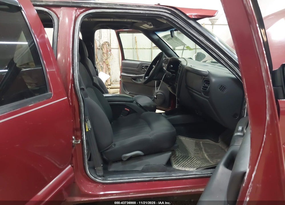 2003 CHEVROLET BLAZER LS VIN: 1GNDT13X23K181853