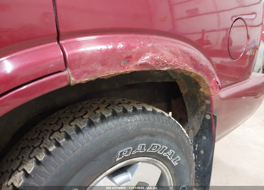 2003 CHEVROLET BLAZER LS VIN: 1GNDT13X23K181853