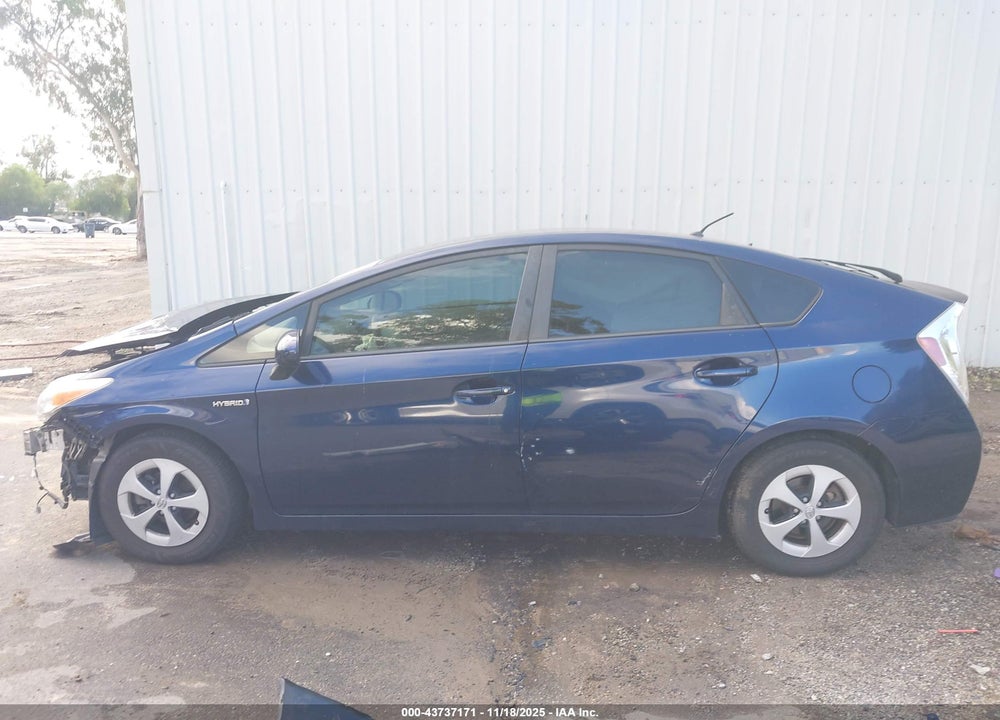 2014 TOYOTA PRIUS TWO VIN: JTDKN3DU5E1737401