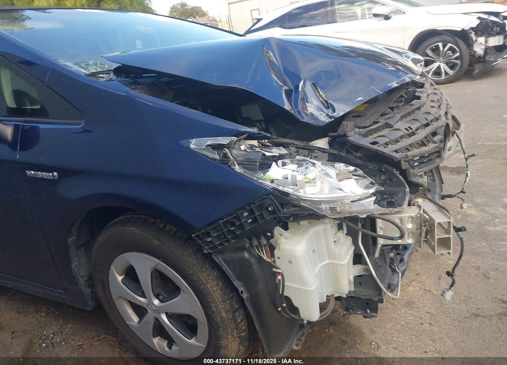 2014 TOYOTA PRIUS TWO VIN: JTDKN3DU5E1737401