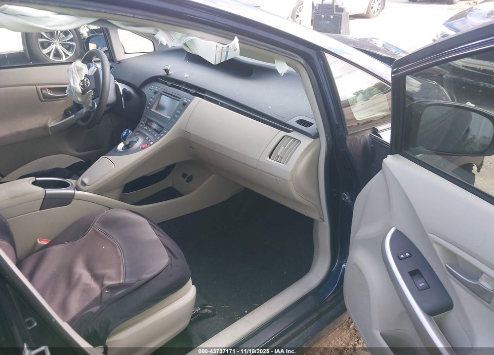 2014 TOYOTA PRIUS TWO VIN: JTDKN3DU5E1737401
