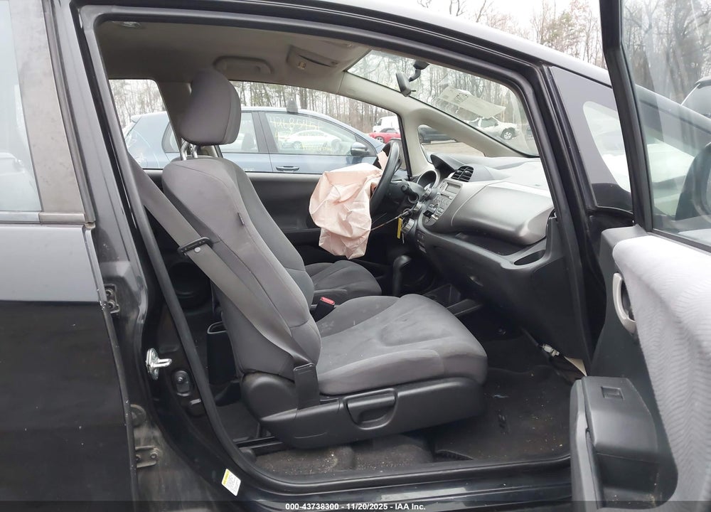 2013 HONDA FIT VIN: JHMGE8H37DC069266
