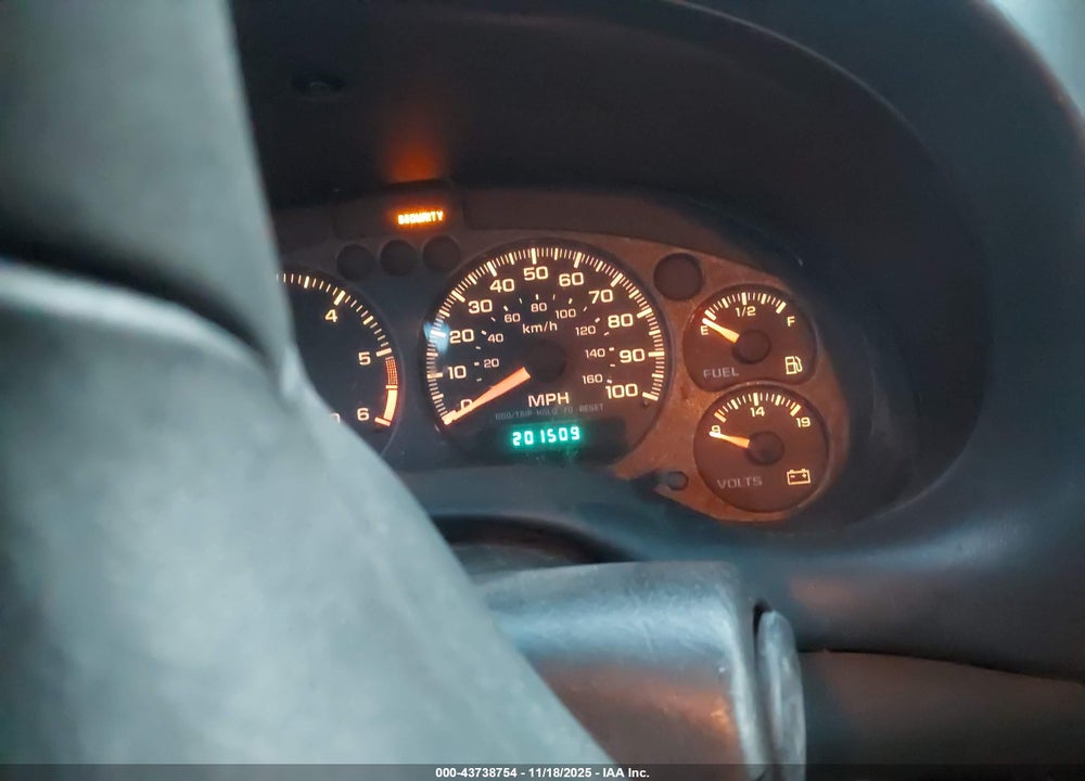 2002 CHEVROLET BLAZER LS VIN: 1GNCS18W02K108106