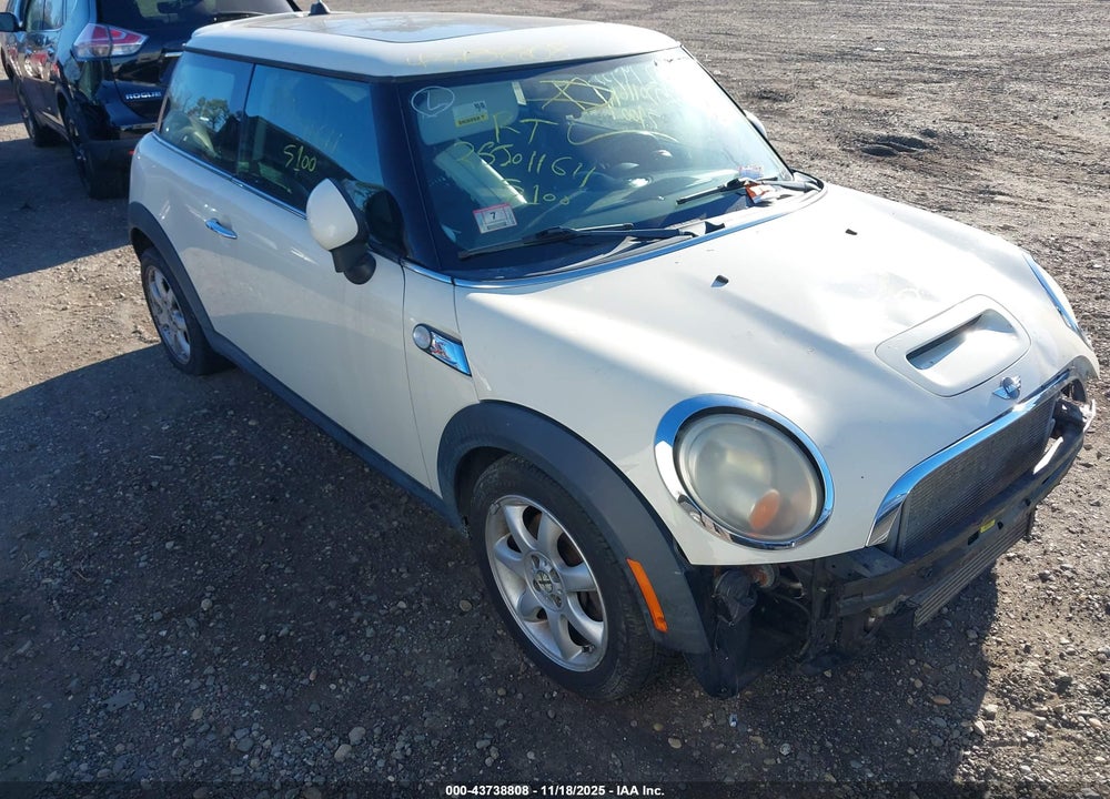 2008 MINI COOPER VIN: WMWMF73558TV38328