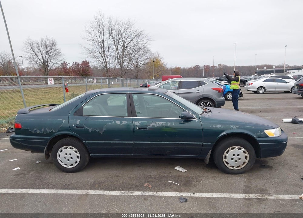 1997 TOYOTA CAMRY LE VIN: 4T1BG22K2VU037447