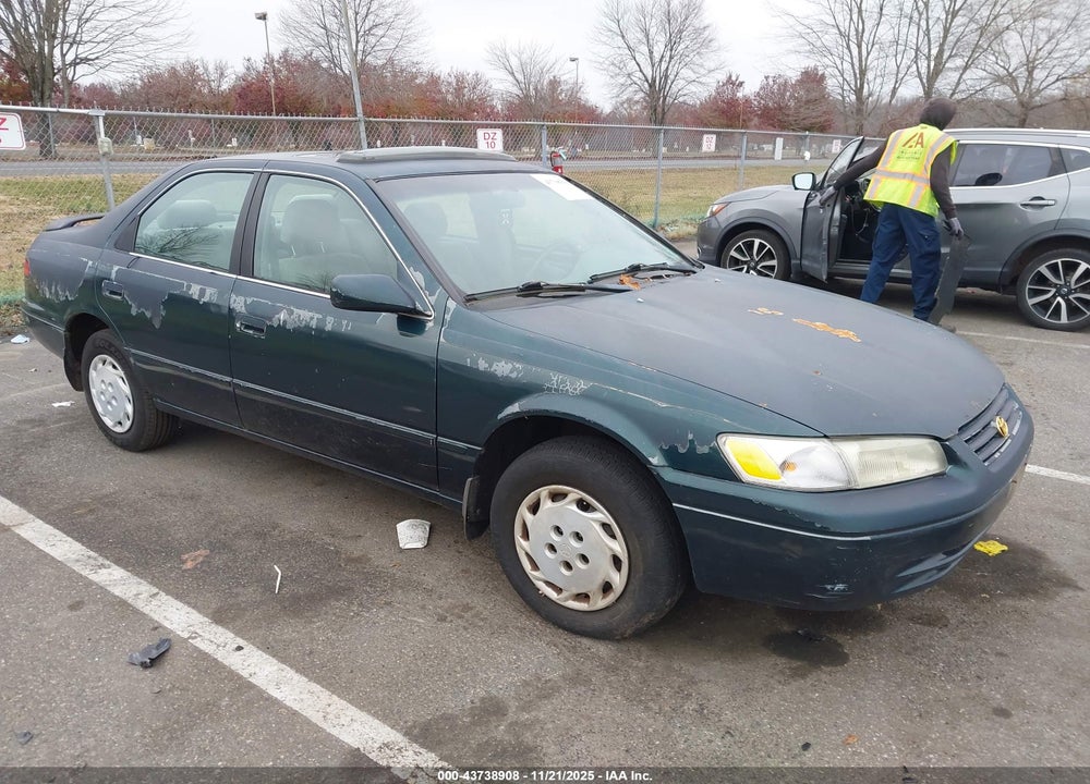 1997 TOYOTA CAMRY LE VIN: 4T1BG22K2VU037447
