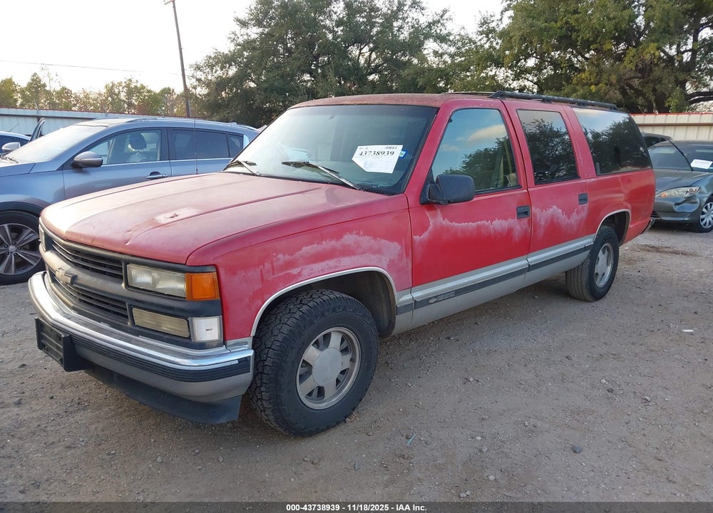 1996 CHEVROLET SUBURBAN C1500 VIN: 1GNEC16R5TJ385599
