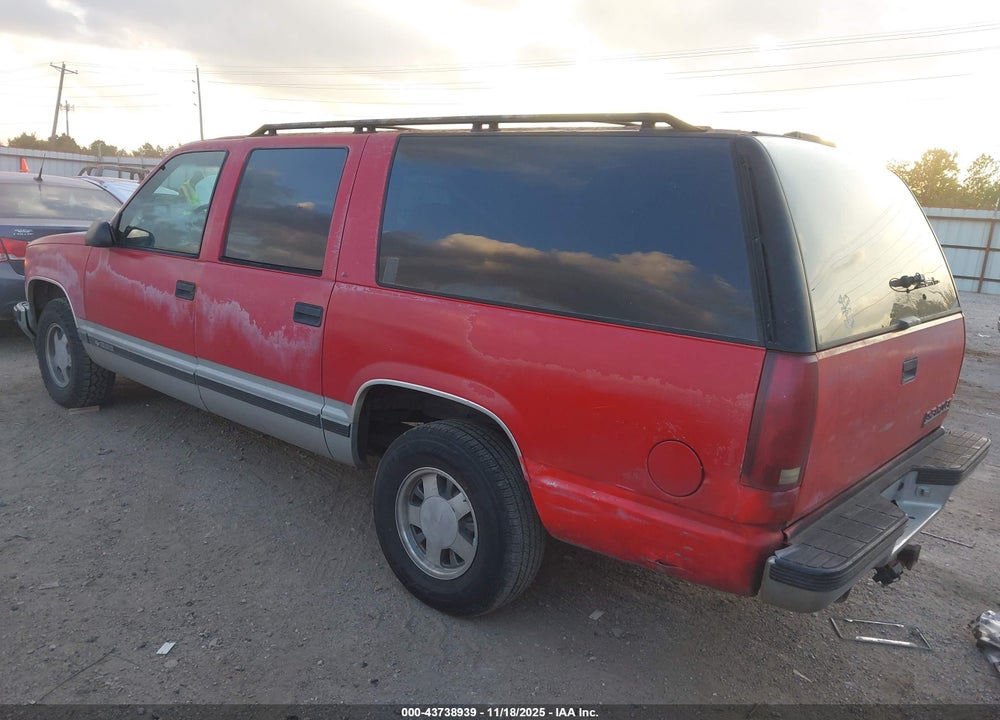 1996 CHEVROLET SUBURBAN C1500 VIN: 1GNEC16R5TJ385599
