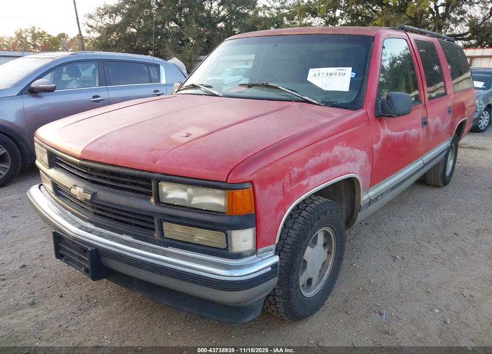 1996 CHEVROLET SUBURBAN C1500 VIN: 1GNEC16R5TJ385599