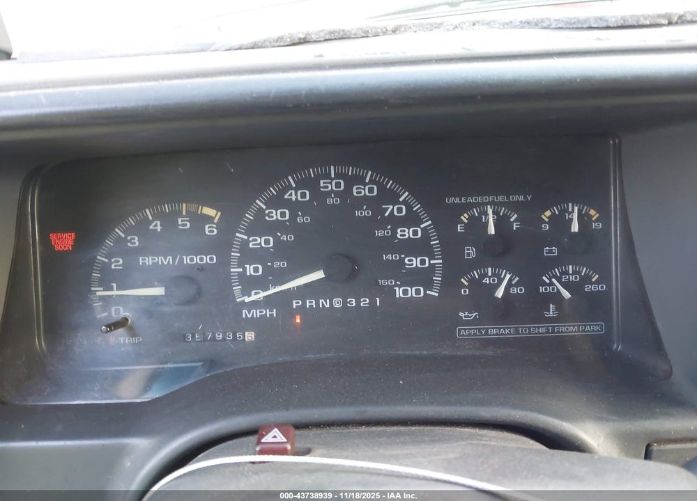 1996 CHEVROLET SUBURBAN C1500 VIN: 1GNEC16R5TJ385599