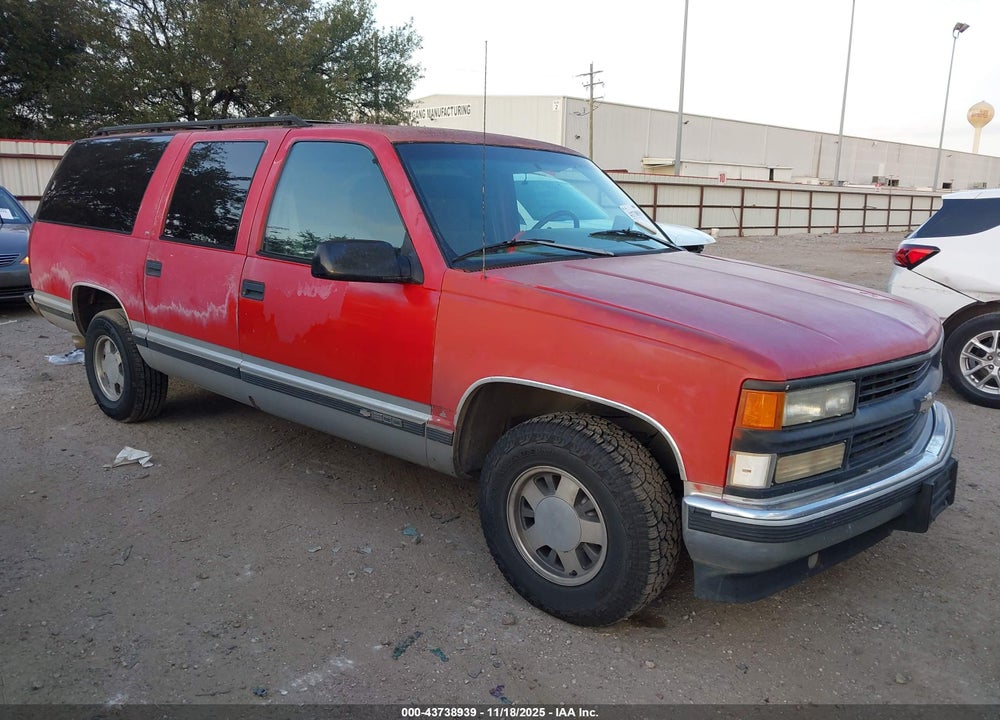 1996 CHEVROLET SUBURBAN C1500 VIN: 1GNEC16R5TJ385599