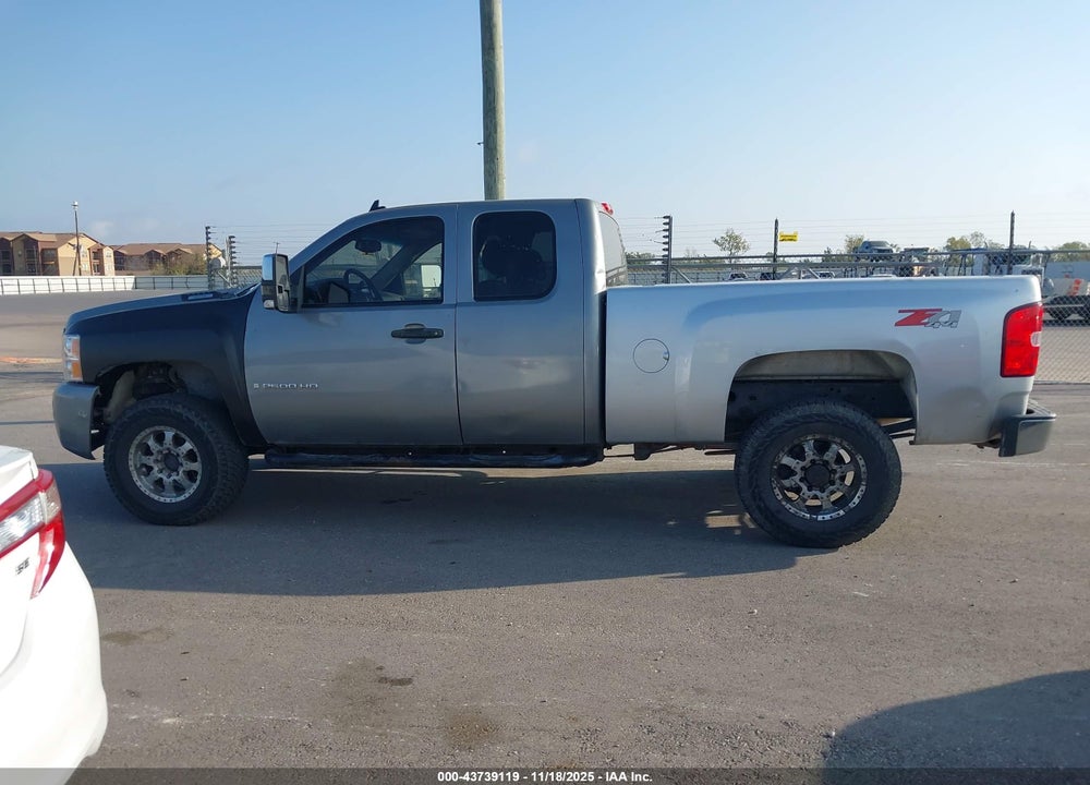 2008 CHEVROLET SILVERADO 2500HD WORK TRUCK VIN: 1GCHK29K28E120507