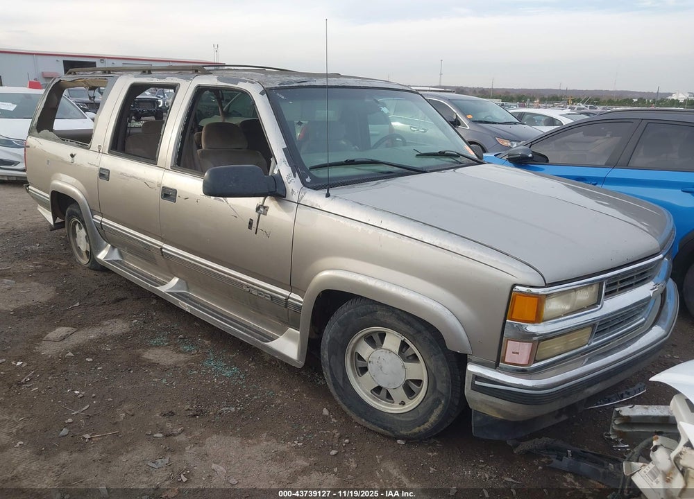 1999 CHEVROLET SUBURBAN 1500 LT VIN: 3GNEC16R5XG223656