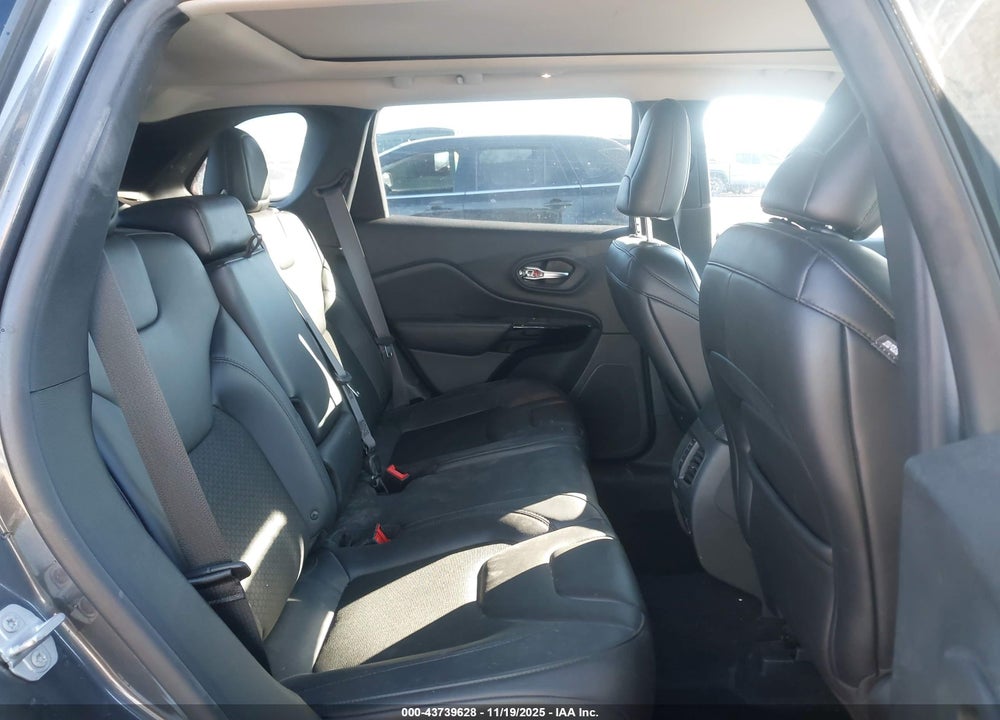 2019 JEEP CHEROKEE VIN: 1C4PJMLXXKD437947