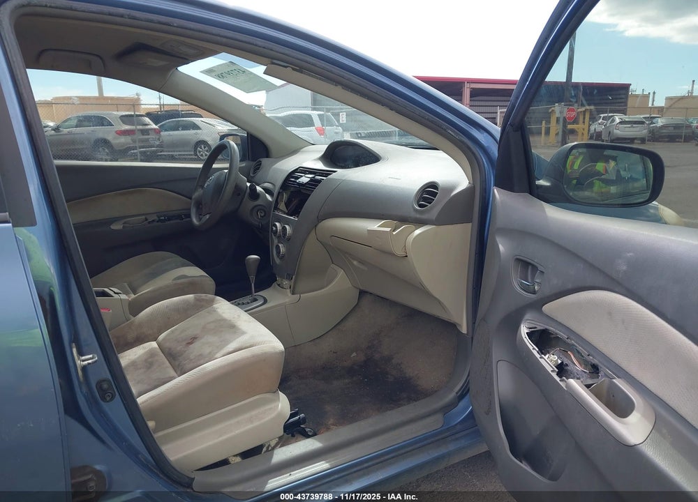 2011 TOYOTA YARIS VIN: JTDBT4K39B4083678