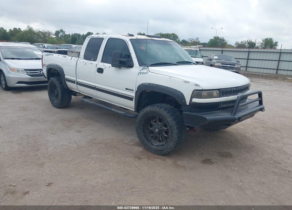 2002 CHEVROLET SILVERADO 1500 LS VIN: 2GCEK19T921142406