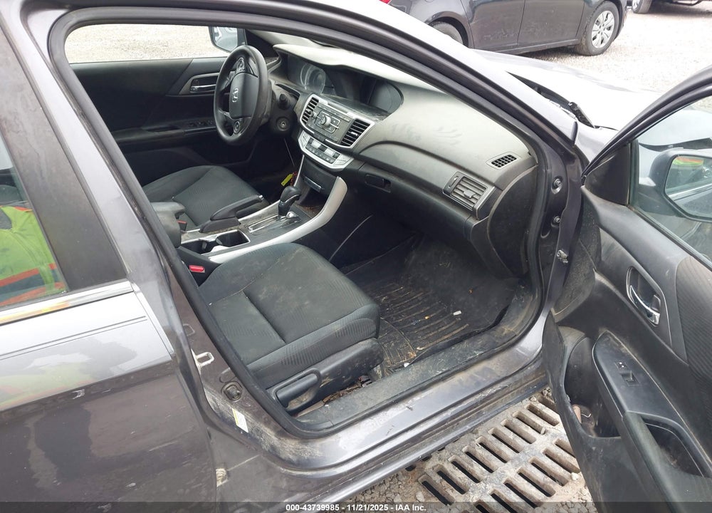 2015 HONDA ACCORD LX VIN: 1HGCR2F39FA077017