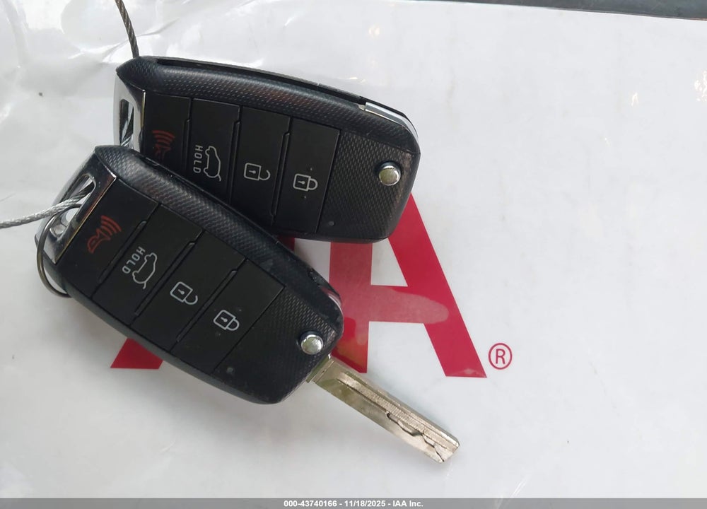 2016 KIA SORENTO VIN: 5XYPG4A53GG102604