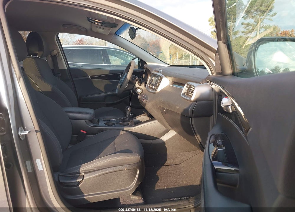 2016 KIA SORENTO VIN: 5XYPG4A53GG102604