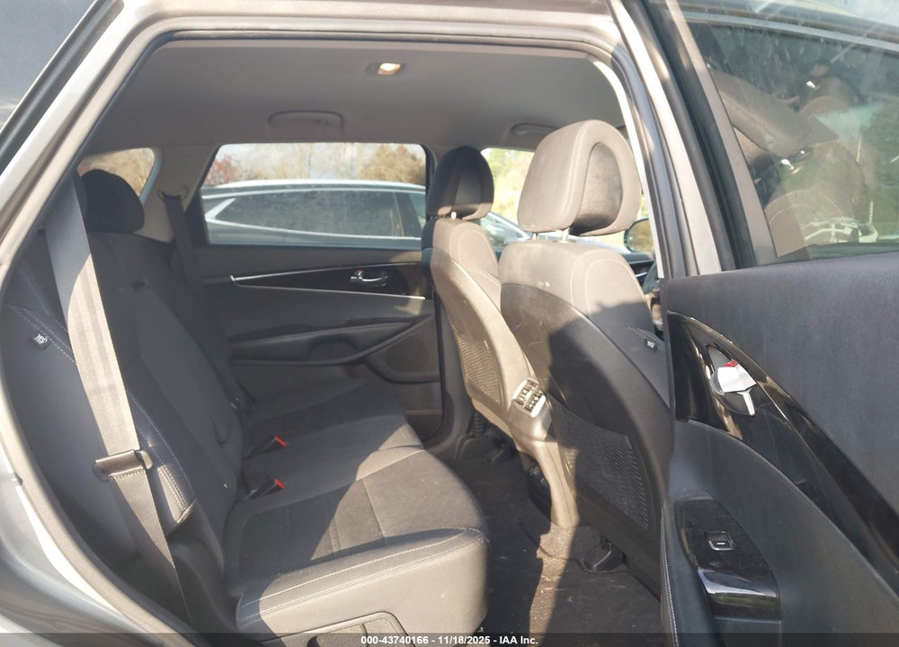 2016 KIA SORENTO VIN: 5XYPG4A53GG102604