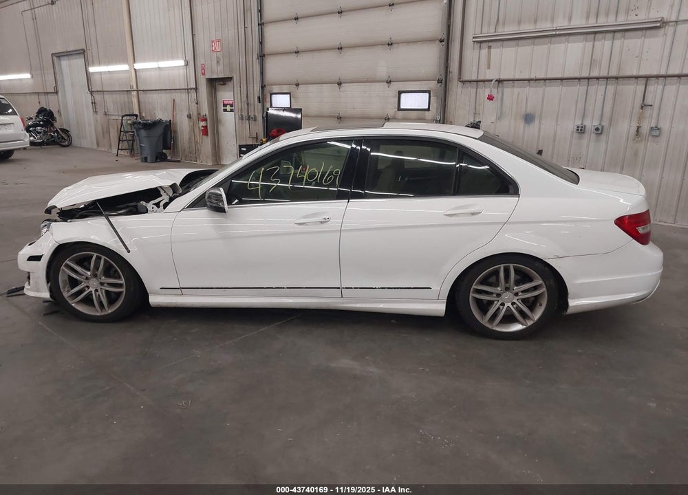 2013 MERCEDES-BENZ C 300 SPORT 4MATIC VIN: WDDGF8AB9DR279354