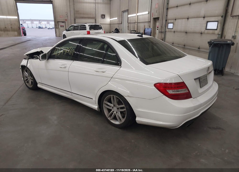 2013 MERCEDES-BENZ C 300 SPORT 4MATIC VIN: WDDGF8AB9DR279354