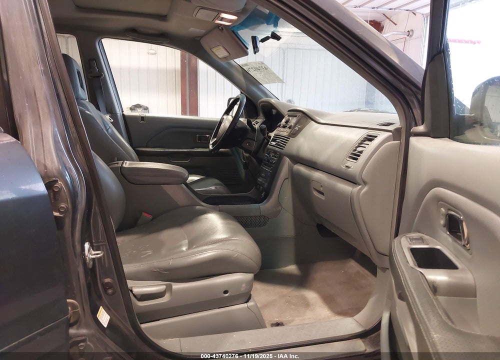 2005 HONDA PILOT EX-L VIN: 5FNYF18675B035451