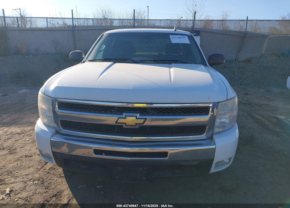 2011 CHEVROLET SILVERADO 1500 LT VIN: 1GCRKSE38BZ400323