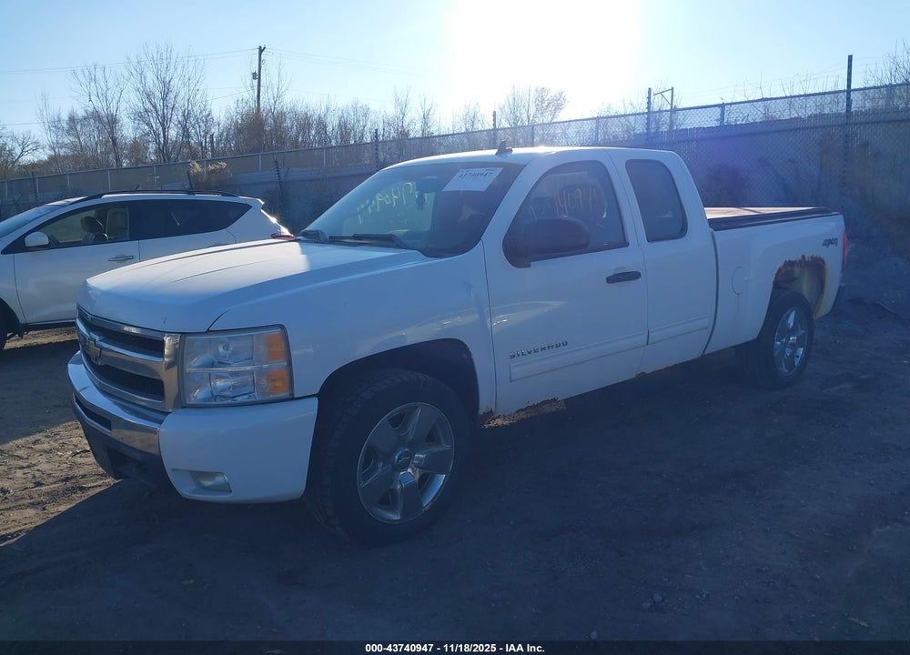 2011 CHEVROLET SILVERADO 1500 LT VIN: 1GCRKSE38BZ400323
