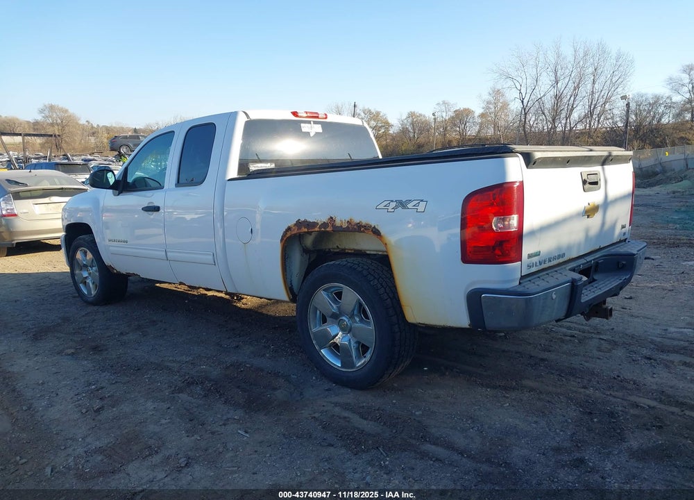 2011 CHEVROLET SILVERADO 1500 LT VIN: 1GCRKSE38BZ400323