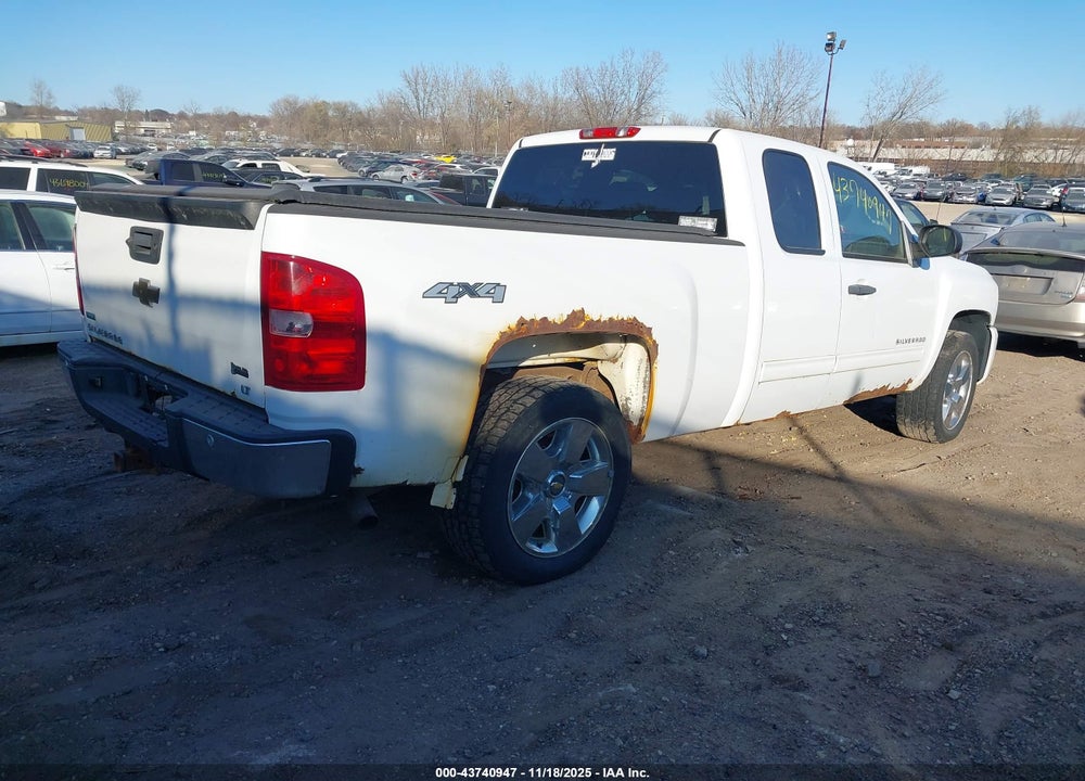 2011 CHEVROLET SILVERADO 1500 LT VIN: 1GCRKSE38BZ400323