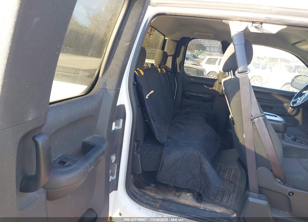 2011 CHEVROLET SILVERADO 1500 LT VIN: 1GCRKSE38BZ400323