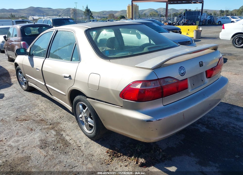 2000 HONDA ACCORD 3.0 EX VIN: 1HGCG1651YA073080