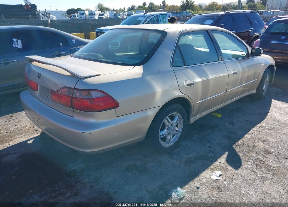 2000 HONDA ACCORD 3.0 EX VIN: 1HGCG1651YA073080