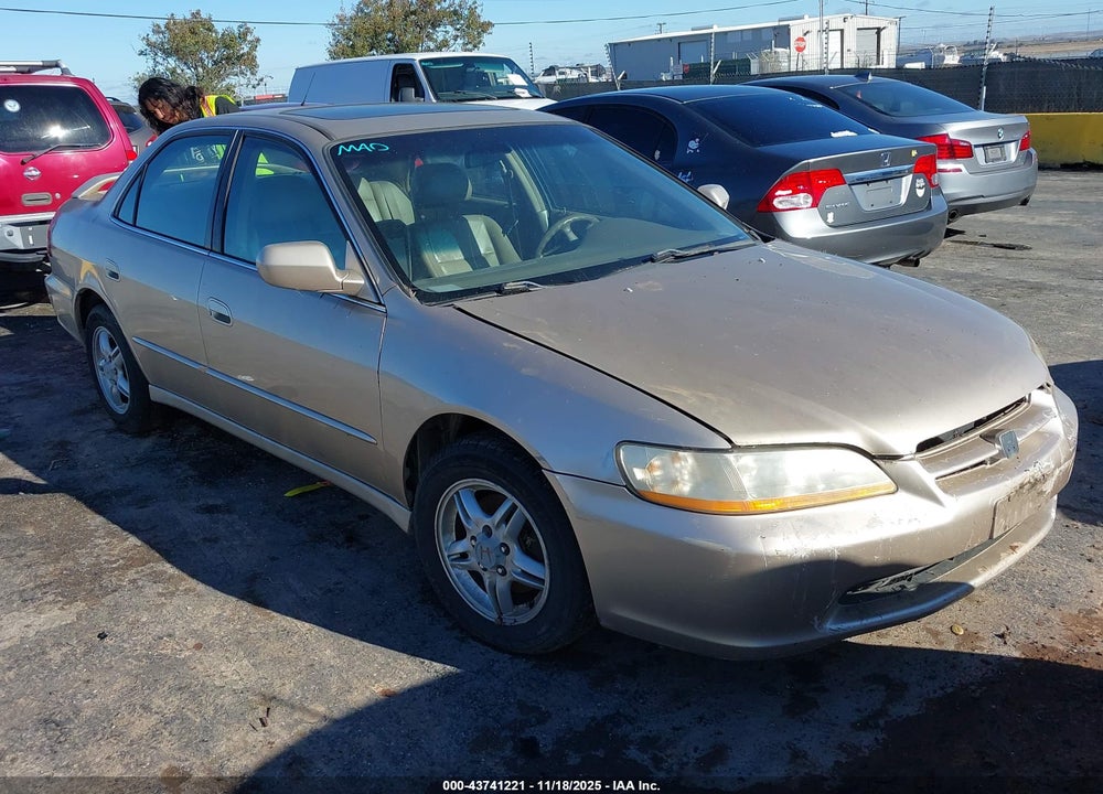 2000 HONDA ACCORD 3.0 EX VIN: 1HGCG1651YA073080