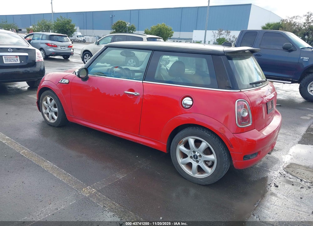 2010 MINI COOPER S VIN: WMWMF7C58ATZ74239