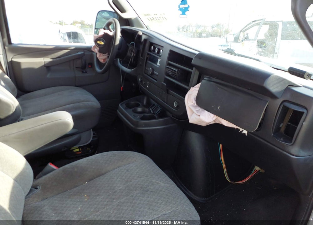 2021 CHEVROLET EXPRESS PASSENGER RWD 3500 EXTENDED WHEELBASE LT VIN: 1GAZGPF73M1212075