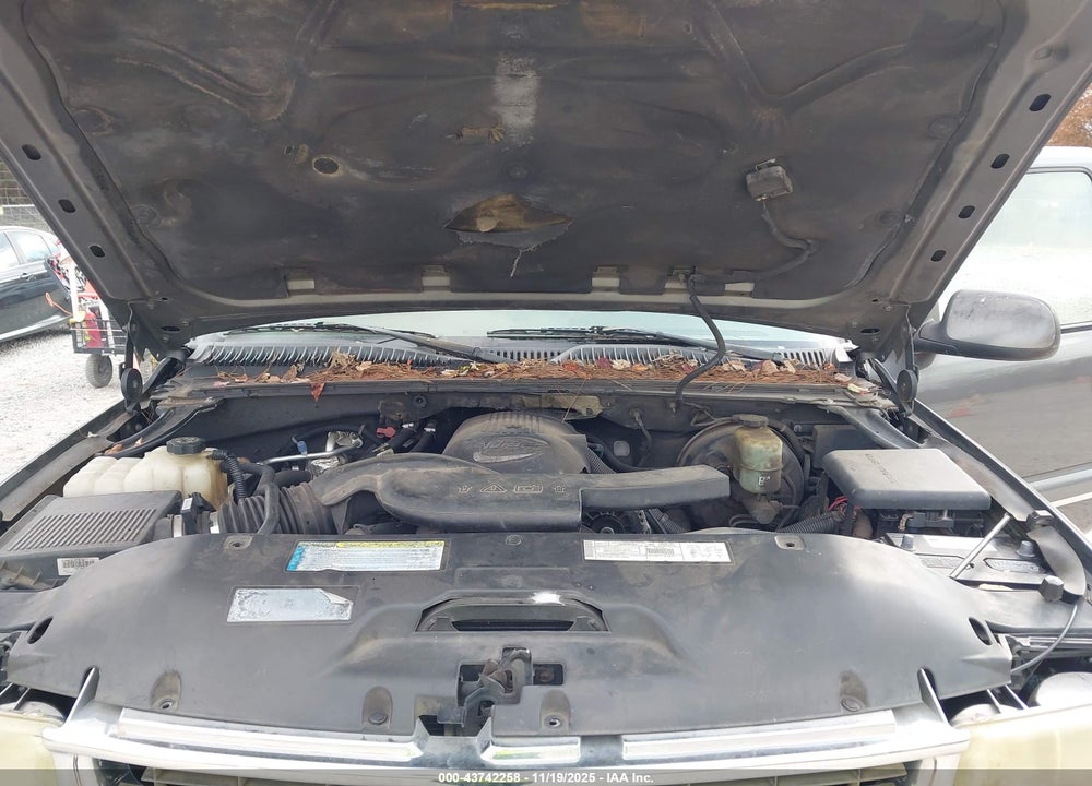 2001 CHEVROLET SUBURBAN 1500 LT VIN: 1GNEC16T91J217280