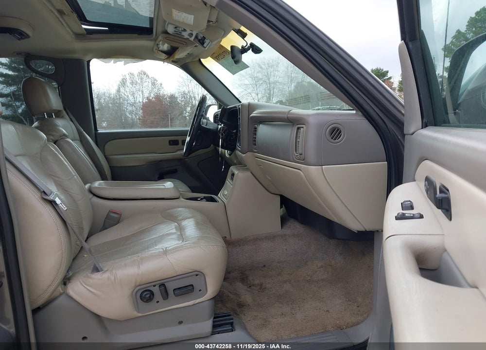 2001 CHEVROLET SUBURBAN 1500 LT VIN: 1GNEC16T91J217280