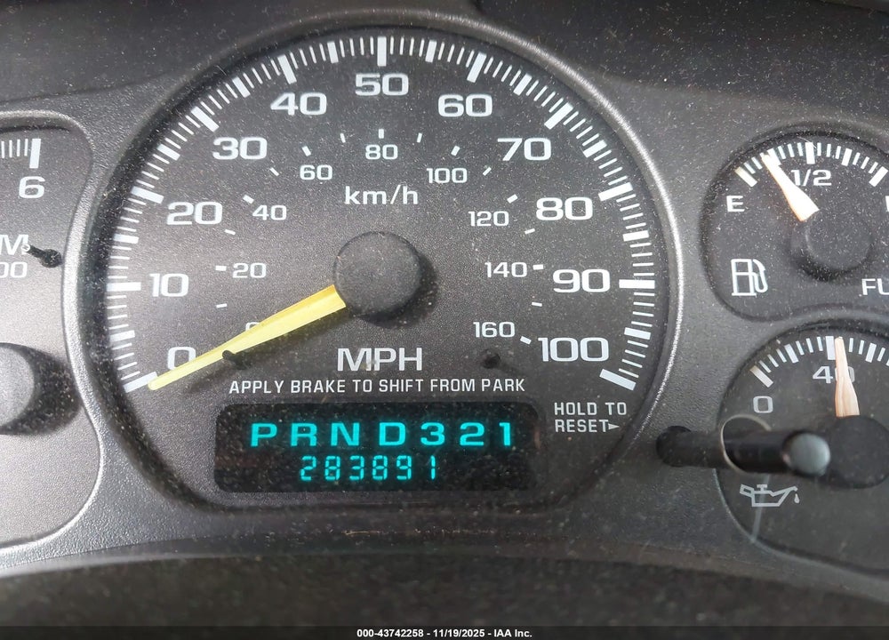2001 CHEVROLET SUBURBAN 1500 LT VIN: 1GNEC16T91J217280