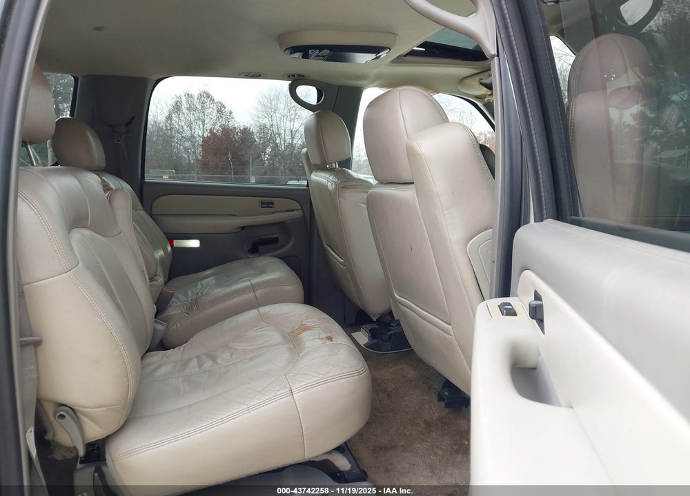 2001 CHEVROLET SUBURBAN 1500 LT VIN: 1GNEC16T91J217280