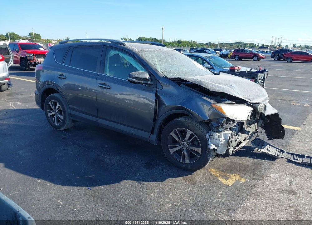 2018 TOYOTA RAV4 XLE VIN: 2T3WFREV0JW499039