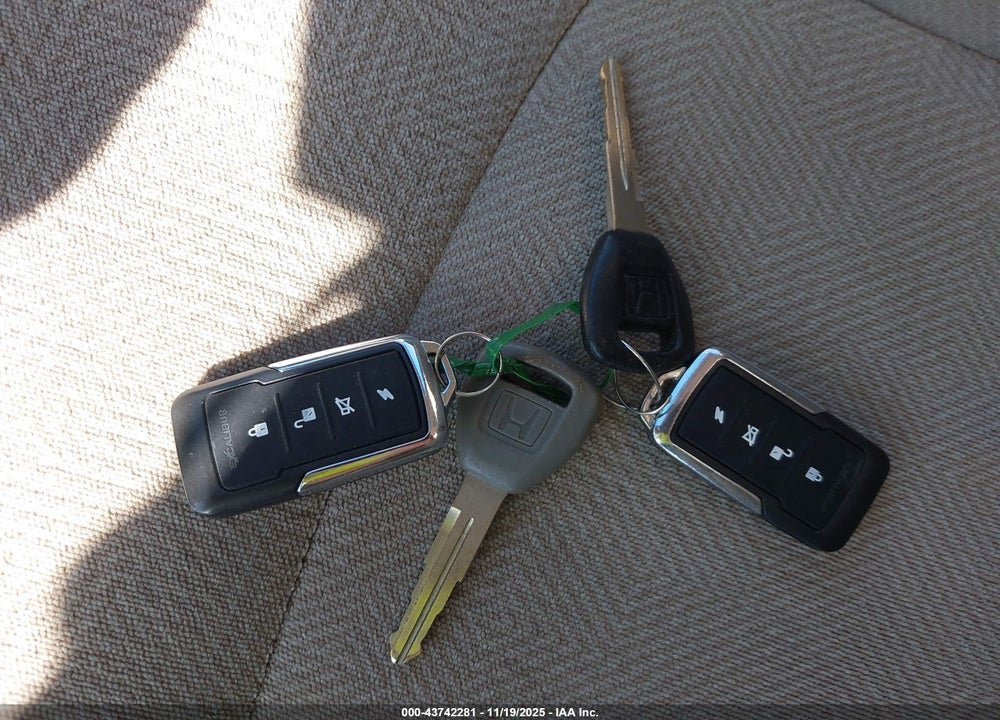 2002 HONDA CIVIC LX VIN: 1HGES165X2L047709