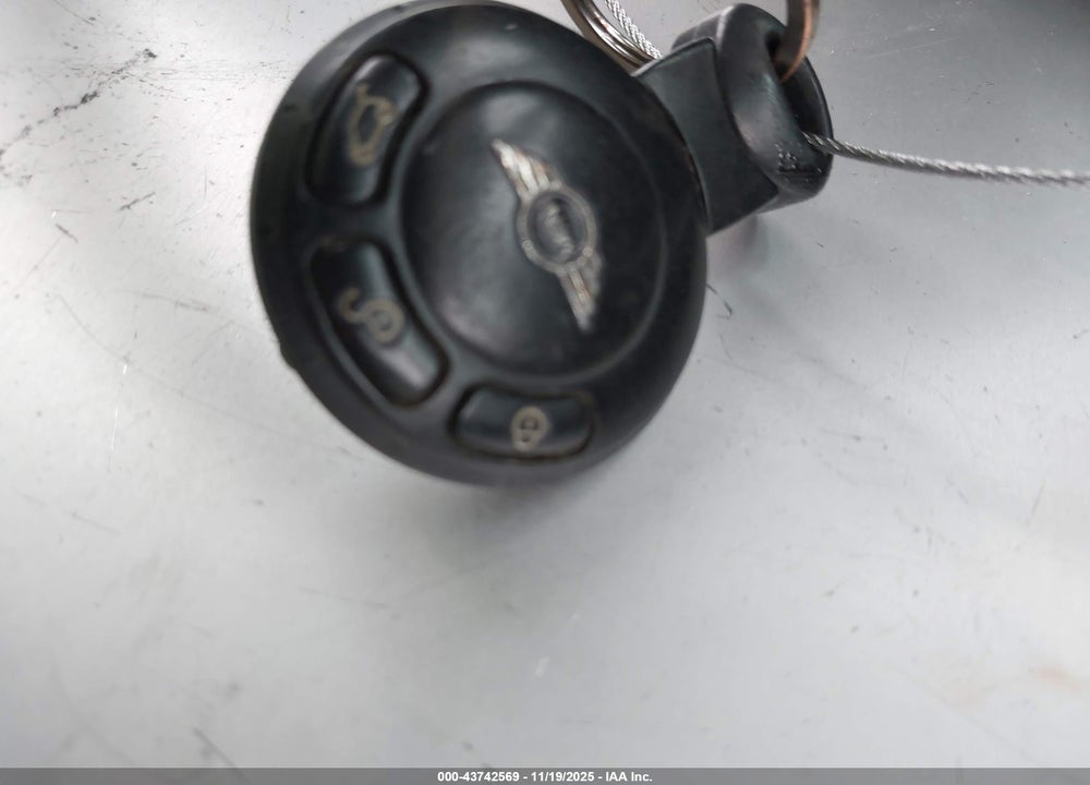 2013 MINI HARDTOP COOPER VIN: WMWSU3C51DT549228