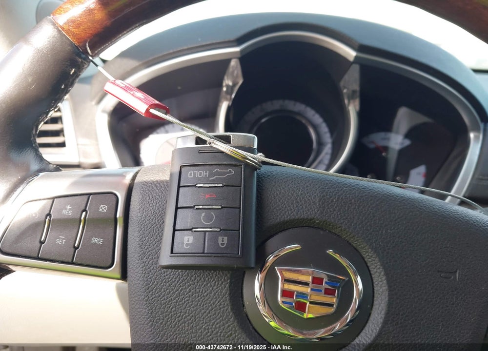 2011 CADILLAC SRX LUXURY COLLECTION VIN: 3GYFNAEY8BS526057